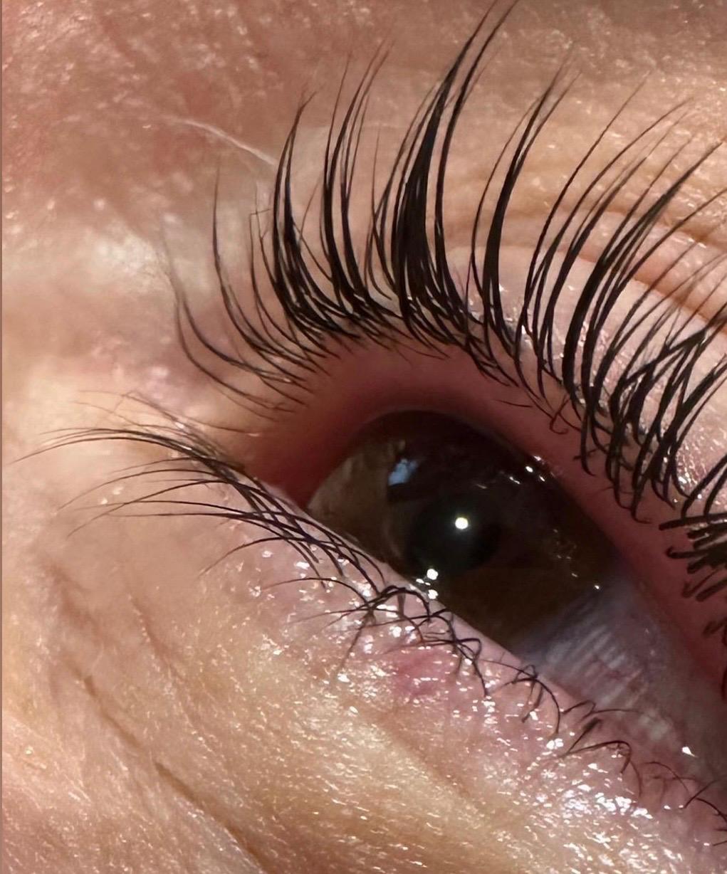 A lash lift, lashes curled and lifted from the lash line
